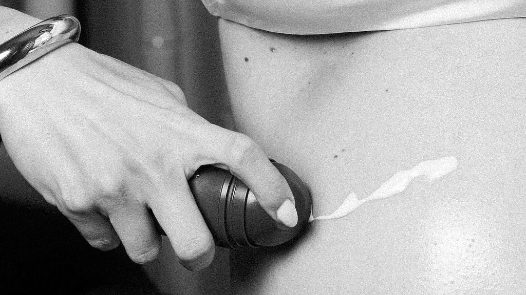 Women applying stretch shield on belly